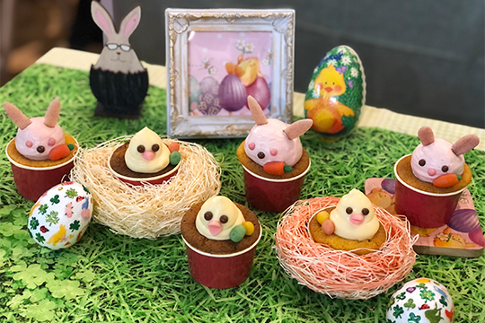 春のさわやかなクリームが絶品!! イースター♡うさぎとひよこのカップケーキ
