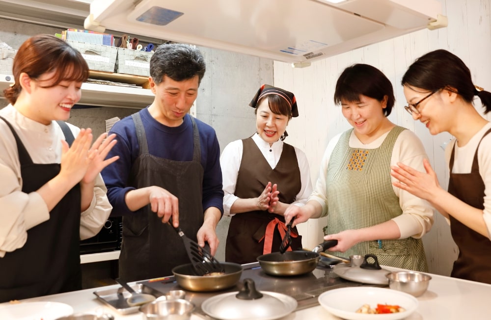 教室で実習をする様子の画像