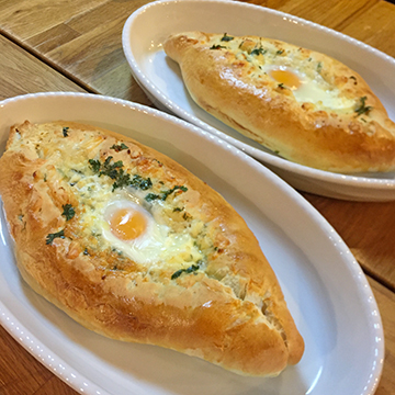 チーズたっぷりのハチャプリを作ろう!