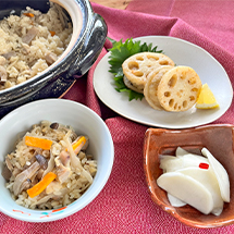 【日本のおいしいごはん】　炊き込みごはんとれんこんのはさみ揚げ