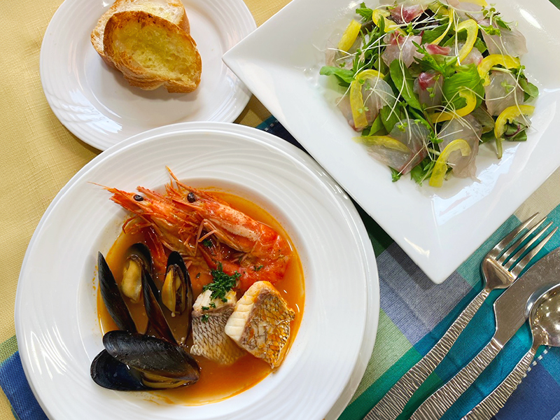 鯛と魚介のブイヤベース