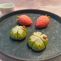 季節のねりきり 四つ葉のクローバー&いちご