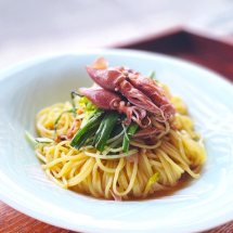 【4月開催】[上方中華  <ruby>新瓊<rt>シンタニ</rt></ruby>]新谷亮人シェフに習う中国料理「春たけのこの甘辛炒め」「ホタルイカのネギ和え麺」「豚肩ロースとフレッシュトマトのクミン炒め」