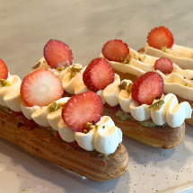 【4月開催】[PLAIN]パティシエ 野崎笑子先生に習うスペシャルスイーツ「いちごとピスタチオのエクレア」