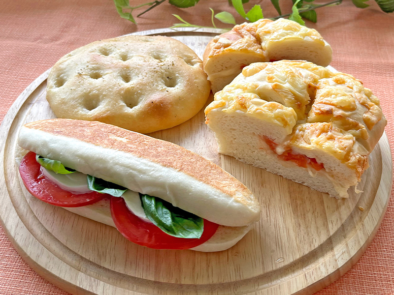 じゃがいも生地のフォカッチャ２種とパニーニ