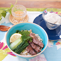 手打ち麺で作るバミーヘーン&ココナッツわらび餅
