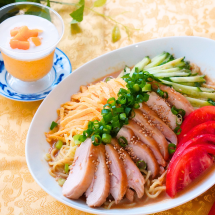 【8月開催】夏に食べたい麺料理~香味鶏のうまだれ冷やし中華&マンゴープリン ココナッツソース~